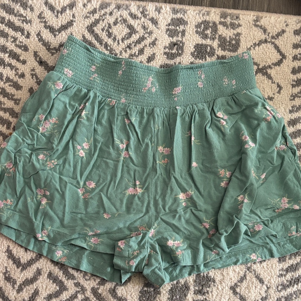 American Eagle Floral Green Shorts